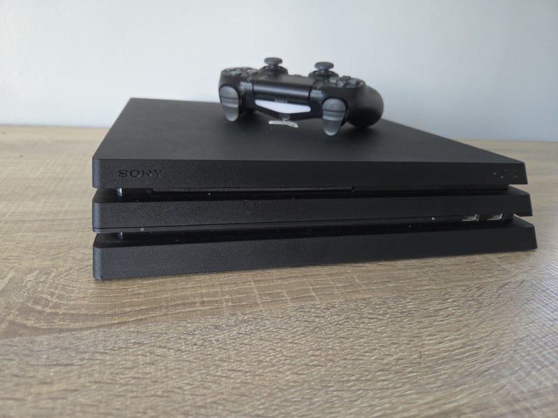 PS4 Pro 1TB + Controller Carousel 4