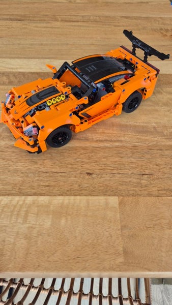 LEGO Technic Chevrolet Corvette ZR1 42093 Carousel 2