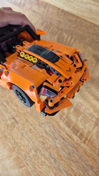 LEGO Technic Chevrolet Corvette ZR1 42093 Carousel 5