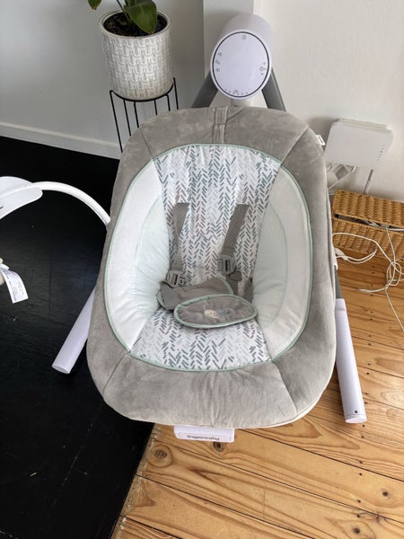 Inginuity baby swing Carousel 1