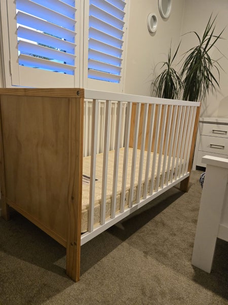 Baby cot and mattress Carousel 1