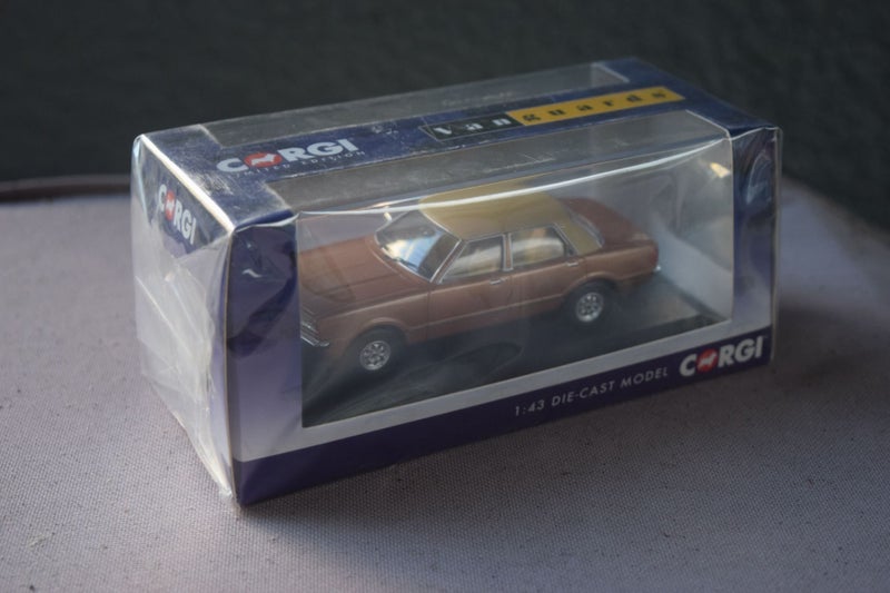 Ford Cortina Mark 4 1.6 GL - Gold - 1/43 Carousel 1
