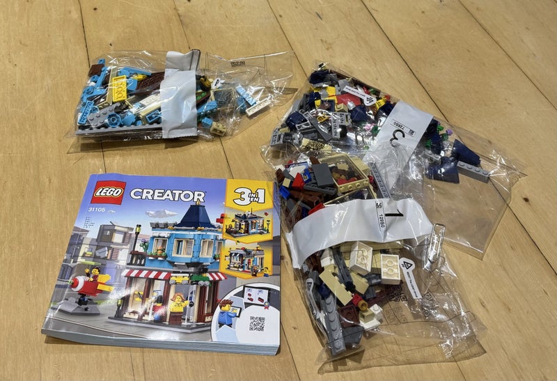LEGO Creator 31105 Townhouse Toy Store (3-in-1) Carousel 2