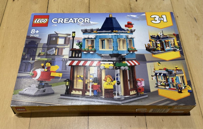 LEGO Creator 31105 Townhouse Toy Store (3-in-1) Carousel 1