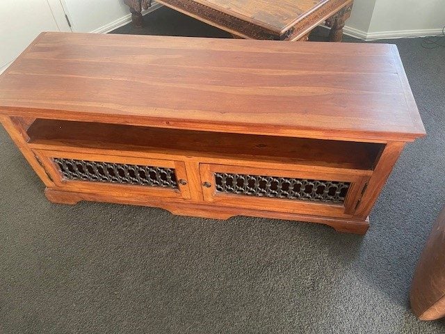 TV Cabinet Carousel 1