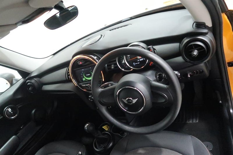 2015 MINI One62865833896962112