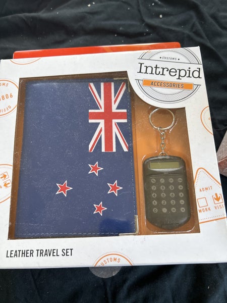 Leather Travel set Carousel 1