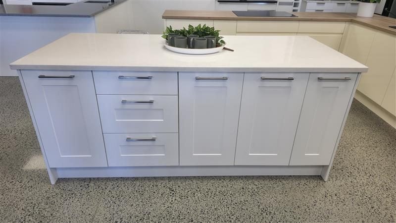 Shaker Style Kitchen Set in White Matte with BLUM Hinges Carousel 1