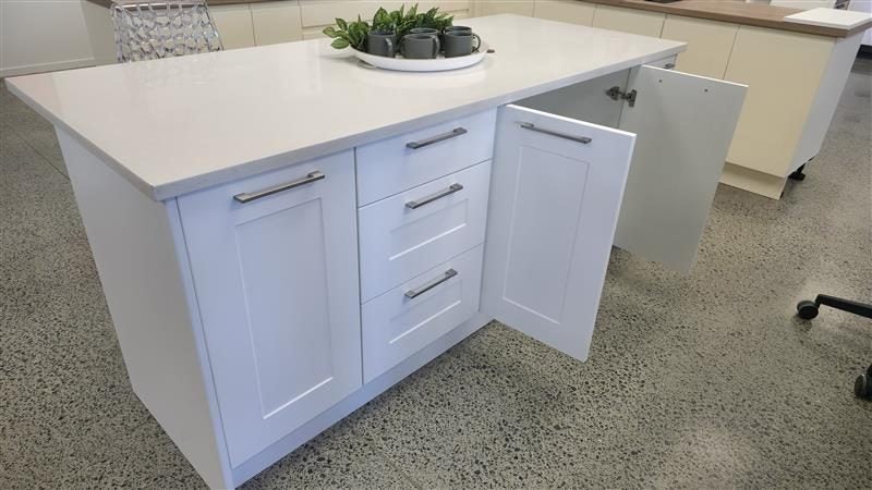 Shaker Style Kitchen Set in White Matte with BLUM Hinges Carousel 2