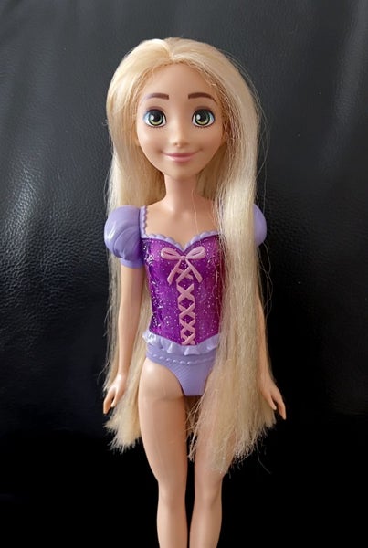 Mattel Disney Rapunzel Doll Carousel 1