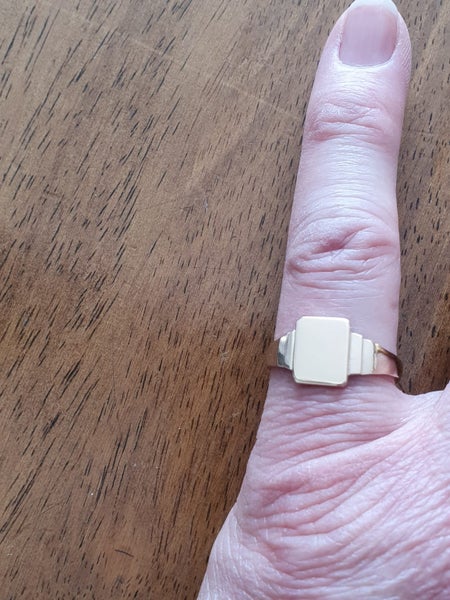 ROSE GOLD LADY'S SIGNET RING 9ct Carousel 4