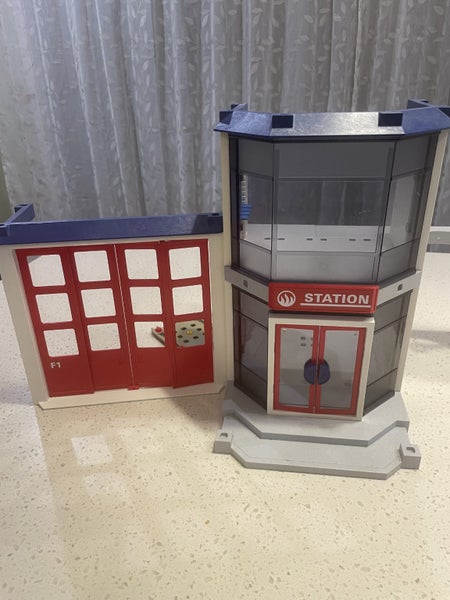 Playmobil fire station structure only set 4819 Carousel 2