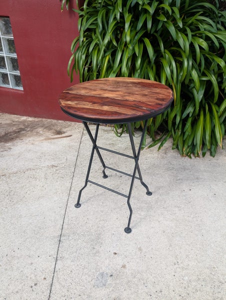 Solid Folding table Carousel 1