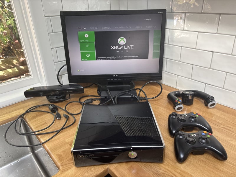 Xbox 360 Bundle with Games Carousel 1