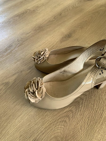 Nu shoes Carousel 2