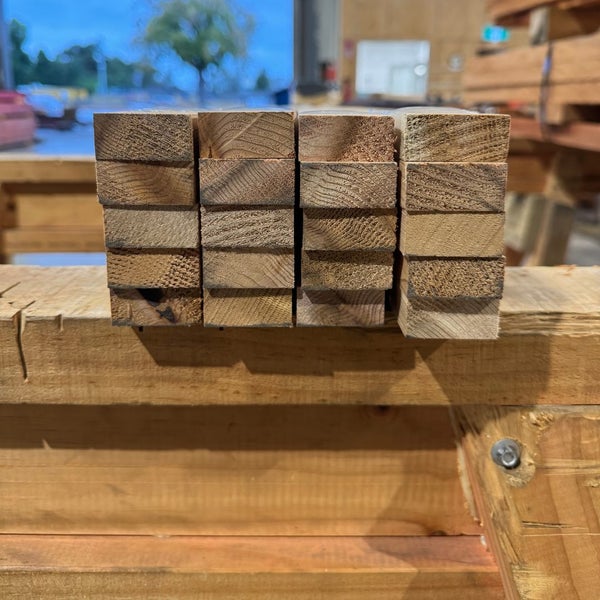 38x18mm CANADIAN WESTERN RED CEDAR CLEARS SQUARE DRESSED Carousel 2