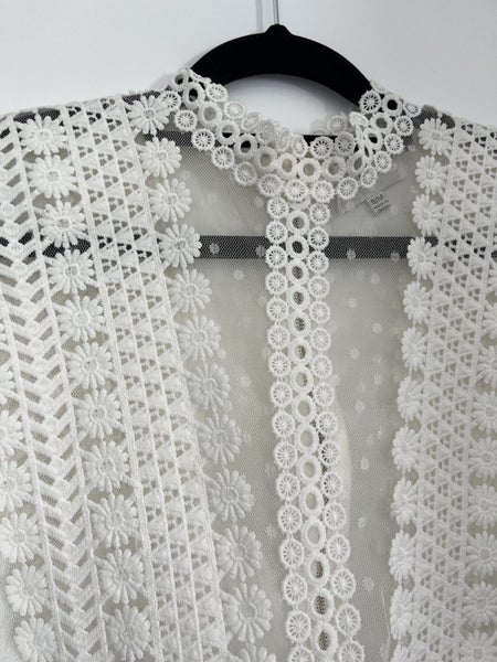 Pretty white netted top - Size 8 Carousel 2