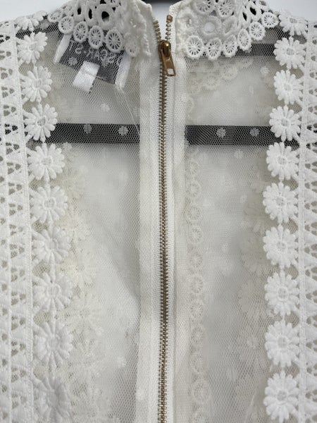 Pretty white netted top - Size 8 Carousel 5