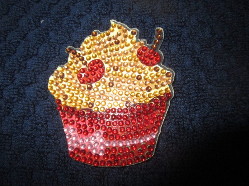 Beautifully Made Diamond Dotz Muffin Fridge Magnets x 2 Carousel 3