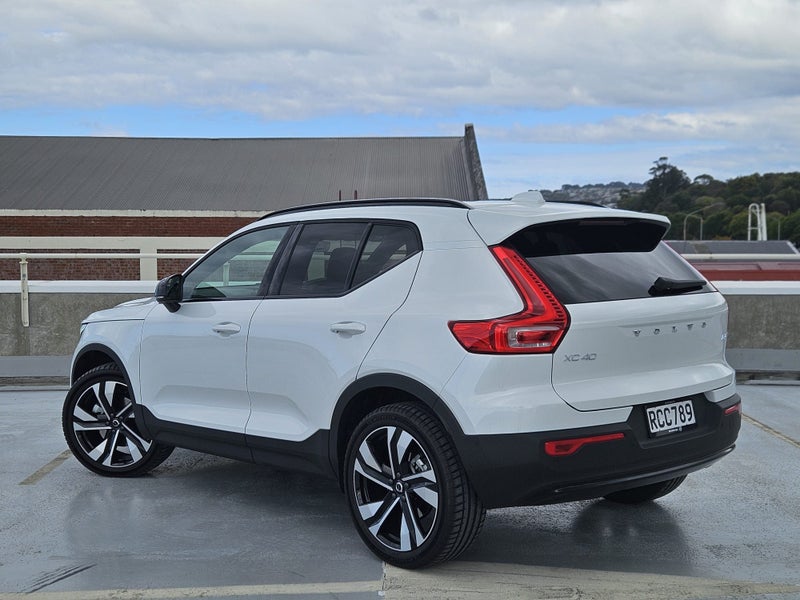 2025 Volvo XC40 B4 Ultra Dark 2.0Pmh62864749420417114