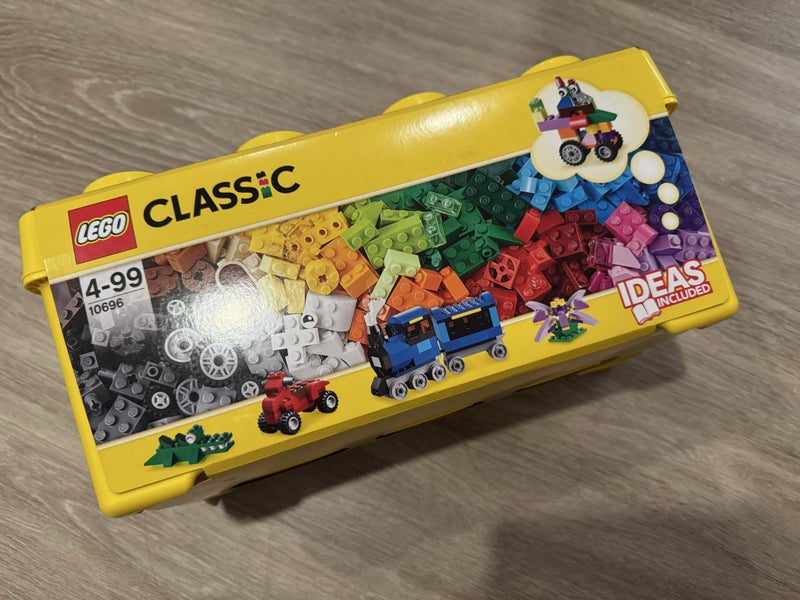 $1 Reserve LEGO Classic: Medium Creative Brick Box (10696) NEW Carousel 2