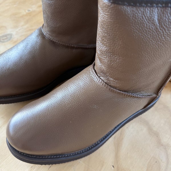 Keuzi Chocolate Brown Sheepskin Boots Mens 9/Womans 10 Carousel 2