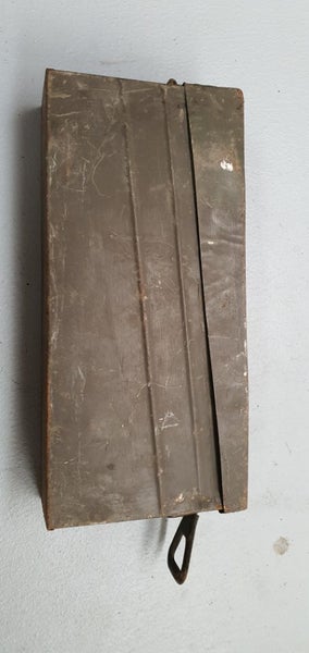 German MG3 ammunition can Carousel 1