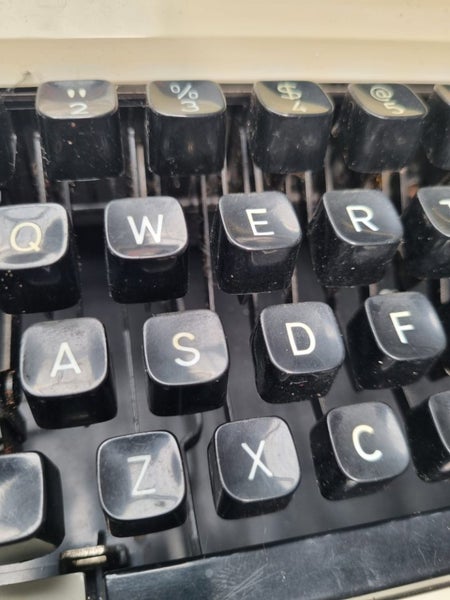 Brother Deluxe 1613 Typewriter Carousel 7