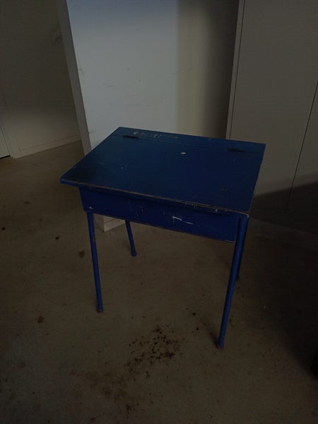 School Desk Carousel 1