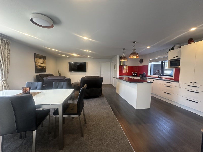 Multi-income property in central location64362687134723113