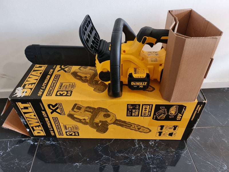 DEWALT DCM565 XE CORDLESS CHAINSAW 12IN BRUSHLESS 18V Carousel 1