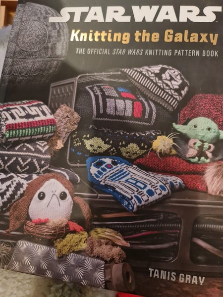 STAR WARS KNITTING THE GALAXY. Carousel 1
