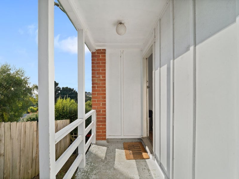 Image 2 of 24
