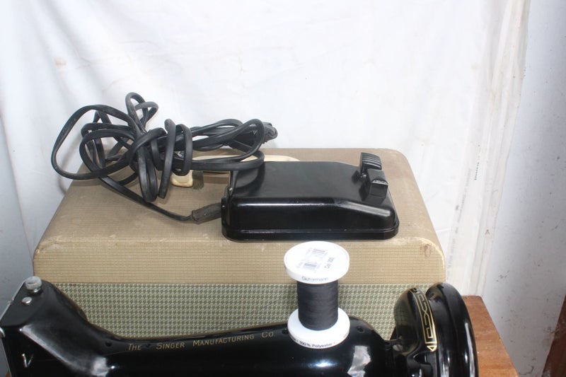 SINGER 99K PORTABLE SEWING MACHINE Carousel 2