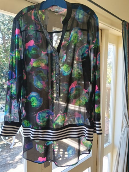 Ladies top Carousel 1