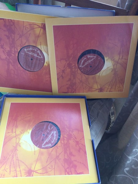 BOXED SET OF VYNIL RECORDS OF RICHARD CLAYDERMAN Carousel 8
