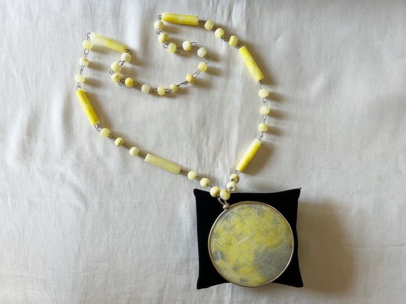 c1990s Long Vintage Mexican Aztec Yellow Onyx Agate or Howlite Beads Necklace Carousel 11