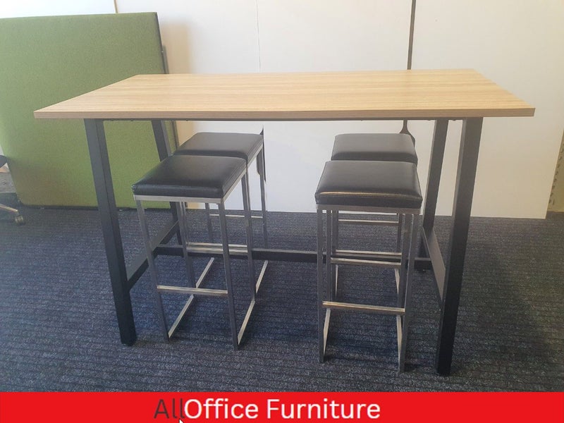 Bar leaner with stools / Breakout table Carousel 1