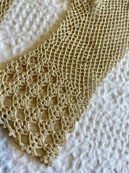 A pair of perfect vintage hand crocheted gloves Carousel 2