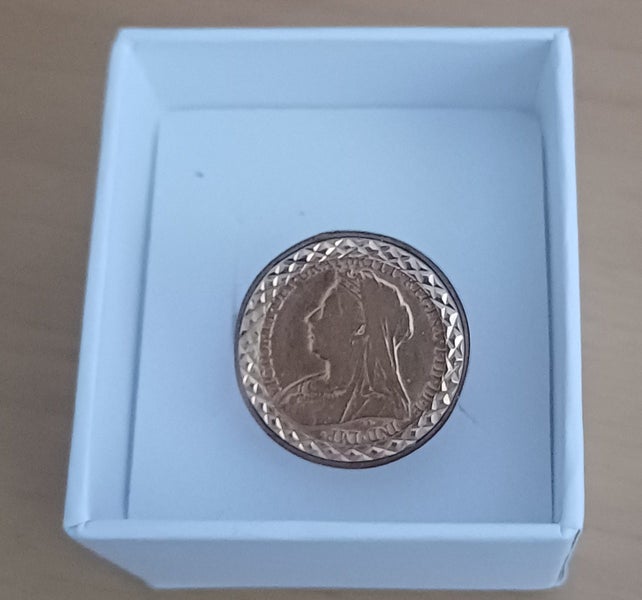 1898 Half Sovereign ring Carousel 1