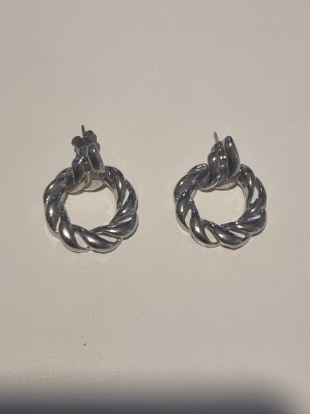 Cute vintage earrings Carousel 1