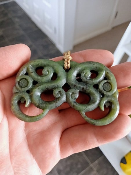 Greenstone/Pounamu Pekapeka Carousel 5