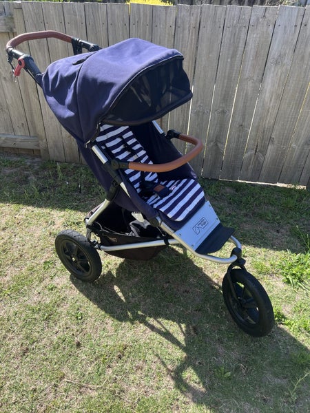 Mountain Buggy Pram, Carry Cot, Forward-Facing Seat & Accessories Carousel 1
