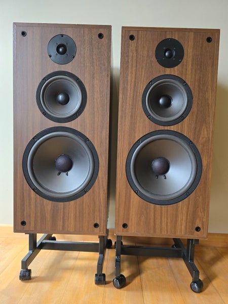 AR 44BX Speakers Carousel 1