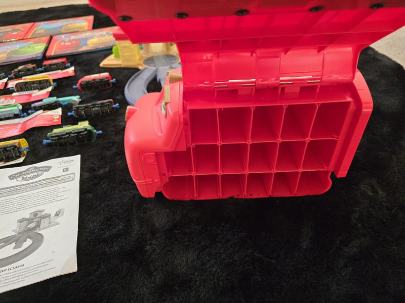 Chuggington Launch & Go Roundhouse, Wilson Carry Case,16+ Trains, 5 Books,2 DVDs Carousel 2