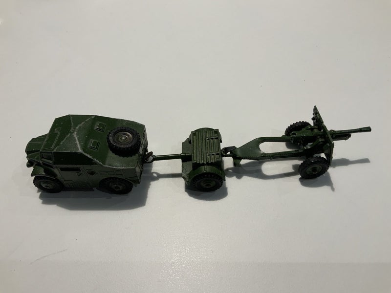 ‘ Dinky ‘ Army Tractor, Trailer and 25 Pounder Field Gun Set Carousel 1