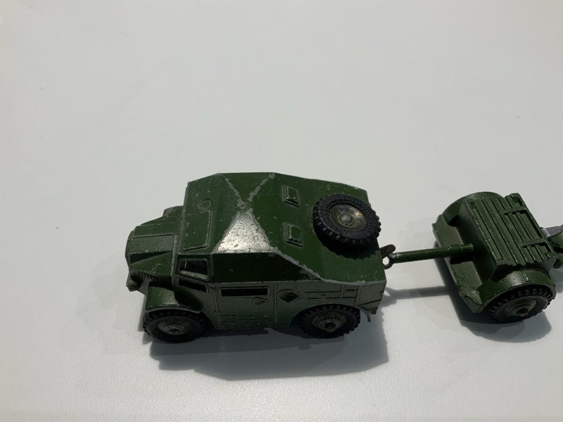 ‘ Dinky ‘ Army Tractor, Trailer and 25 Pounder Field Gun Set Carousel 2