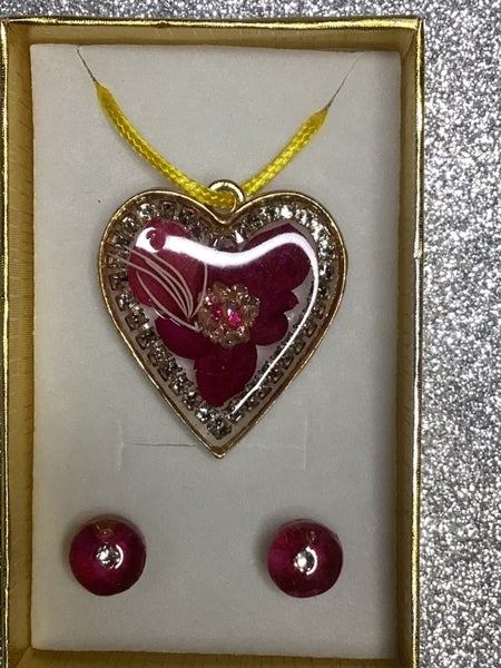 Real Preserved floral Maroon hydrangea heart pendant and earrings gift pack Carousel 1