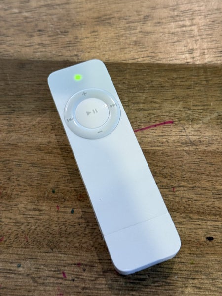iPod Shuffle 1st Gen 512MB Carousel 1