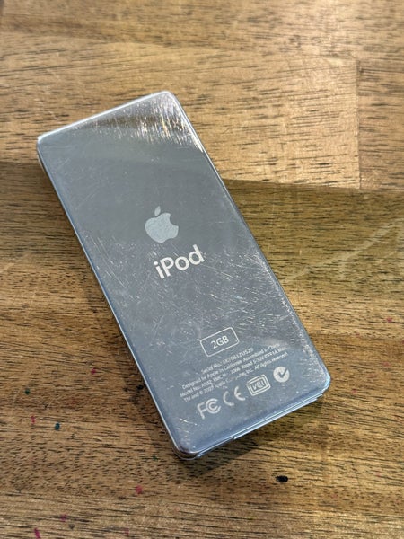 iPod nano 1st Gen 2GB White Carousel 2